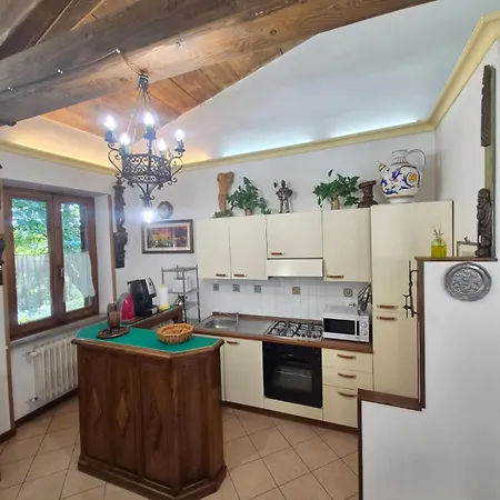 Casa vacanze Casa Serafina Trilocale Con Arredi D'arte E Parcheggio Privato
