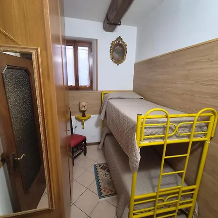Casa vacanze Casa Serafina Trilocale Con Arredi D'arte E Parcheggio Privato